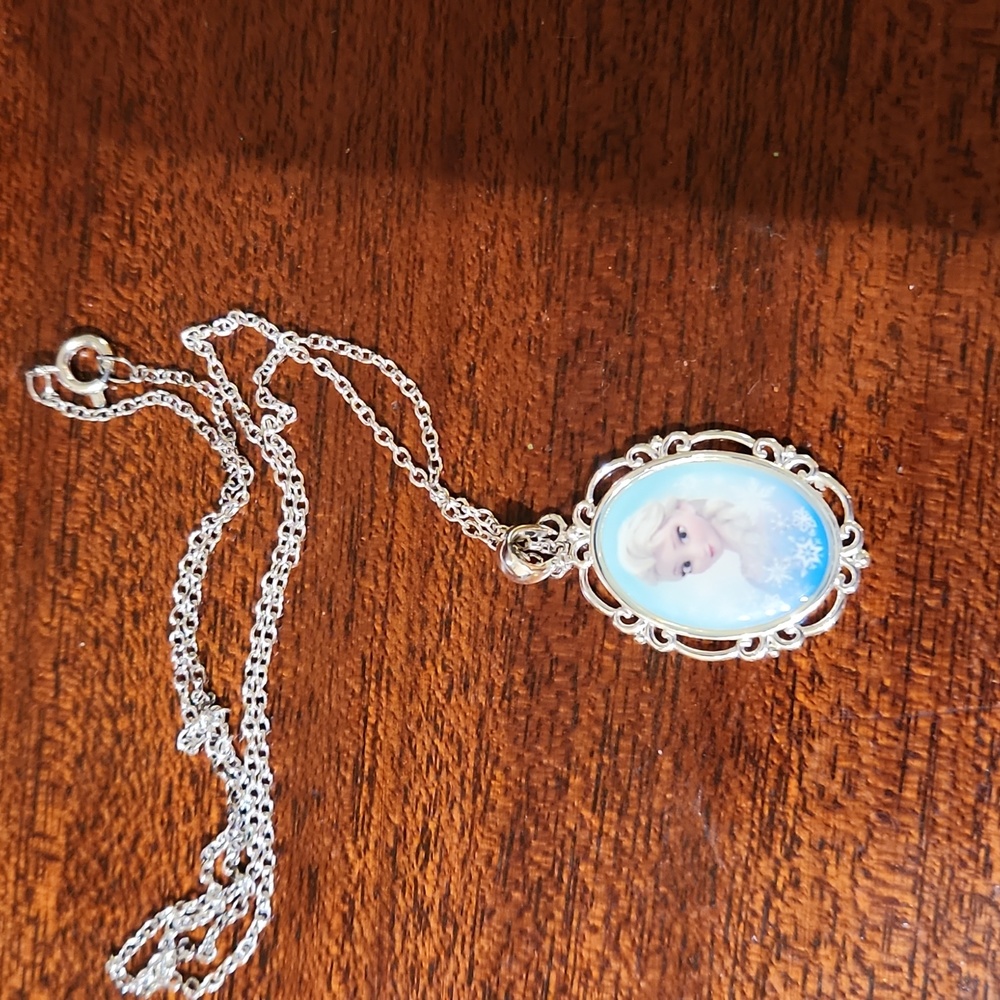 Disney's Elsa Silvertone Pendant Necklace Set